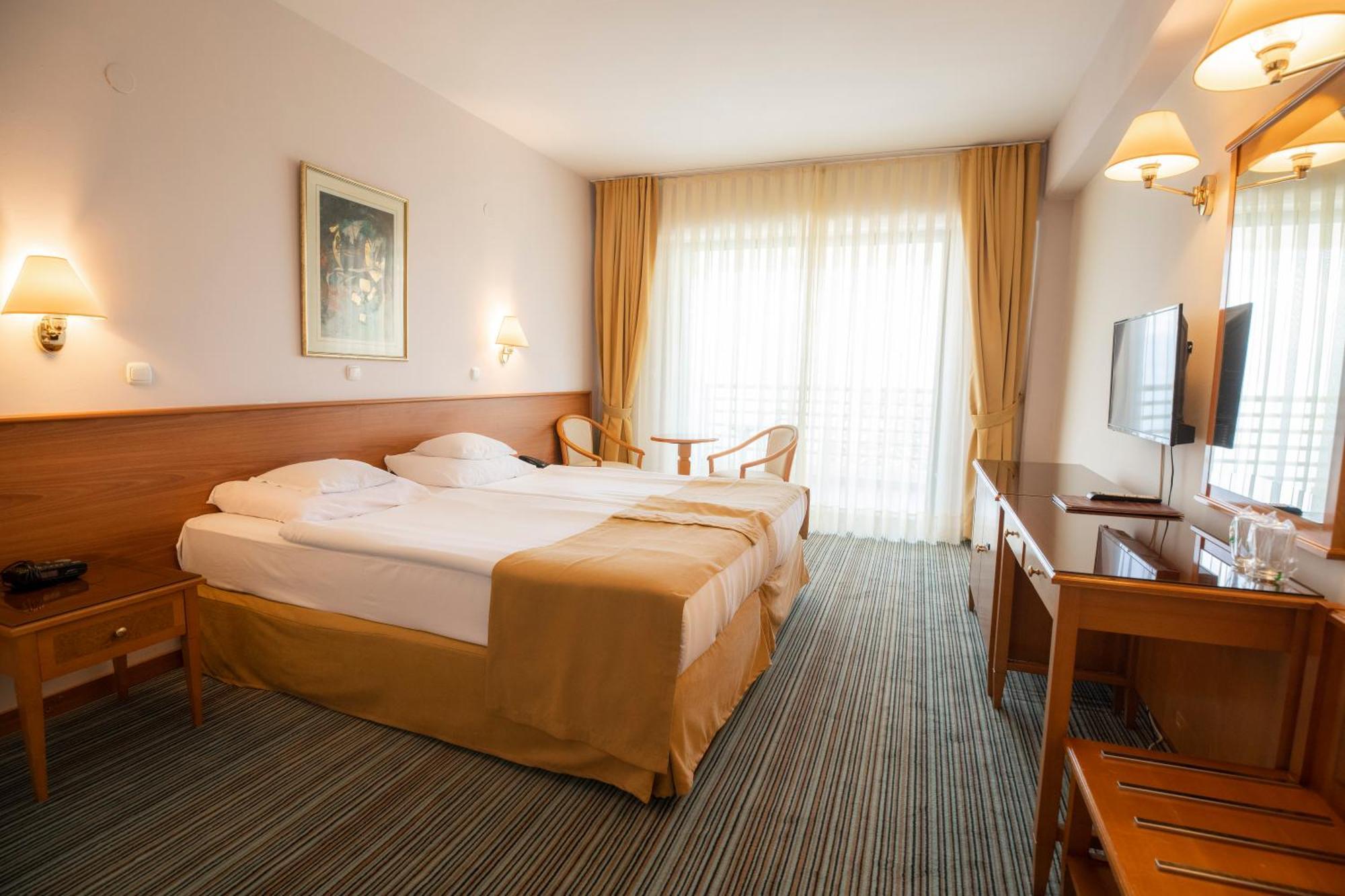 Double or Twin Room Park View Balcony,1596021018:JPEG