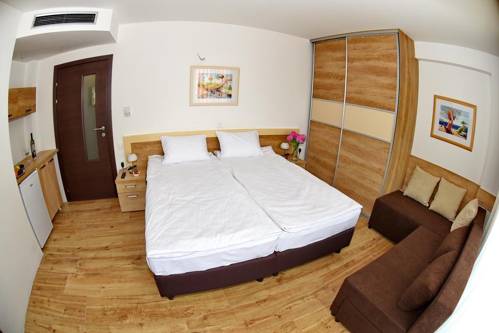 Deluxe Double Room Sofa Bed,381324358:JPEG